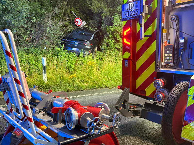 FW-DT: Verkehrsunfall auf dem Nordring - Feuerwehr sichert Unfallstelle - Foto: presseportal.de
