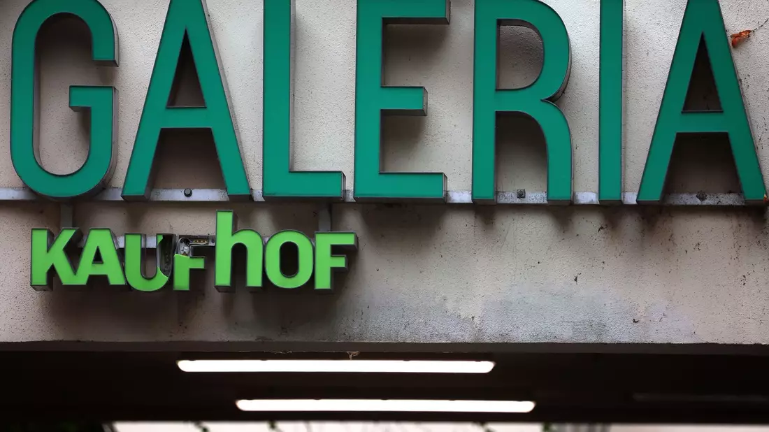 Die Filiale in Würzburg sollte im Zuge der Insolvenz im Jahr 2024 eigentlich geschlossen werden, blieb dann aber doch geöffnet. - Bild: Karl-Josef Hildenbrand/dpa