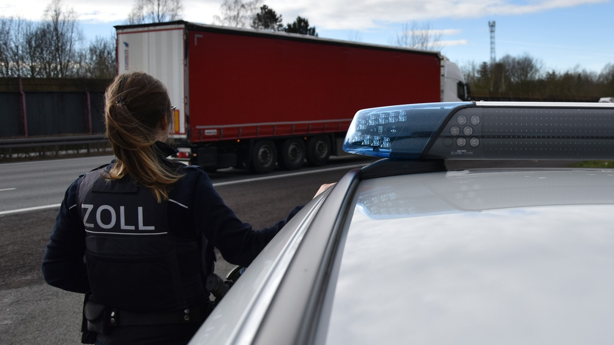 HZA-H: Hauptzollamt Hannover: 60.000 - erst Euro und dann Schmuggelzigaretten - Foto: presseportal.de