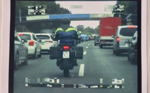 POL-SE: Pinneberg / Halstenbek / BAB 23 - Bildung der Rettungsgasse auf Autobahnen - Polizei kontrolliert und stellt Verstöße durch Motorräder fest - Foto: presseportal.de