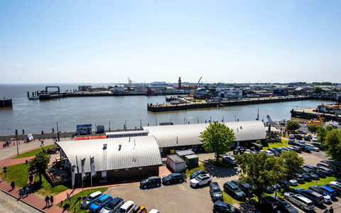 Nach einem Zusammenstoß mit zwei Schiffen tritt Öl aus. (Archivfoto) - Foto: Sina Schuldt/dpa