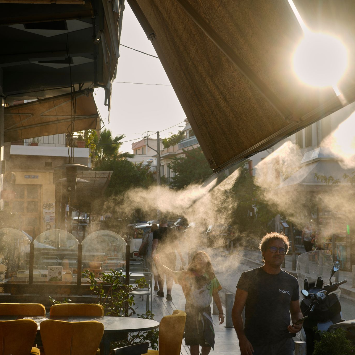 Und es bleibt heiß, hier in Griechenland bei Temperaturen von bis zu 45 Grad. - Foto: Petros Giannakouris/AP/dpa