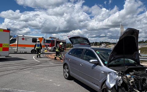 FW Allensbach: G1 Betriebsstoffe aus PKW - Foto: presseportal.de