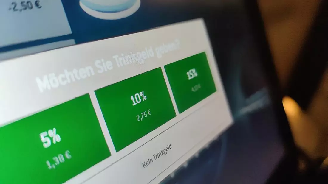 Display mit Trinkgeld-Aufforderung (Archiv) - Bild: über dts Nachrichtenagentur