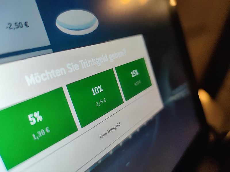 Display mit Trinkgeld-Aufforderung (Archiv) - Foto: über dts Nachrichtenagentur