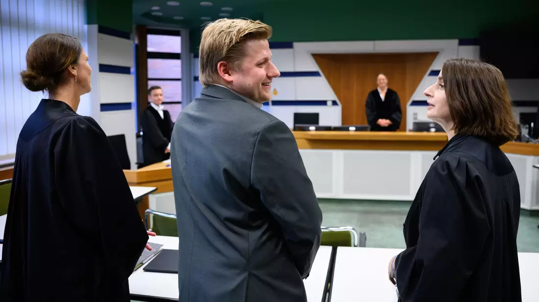 Richterin Wilms vor der Verhandlung. - Bild: Bernd von Jutrczenka/dpa