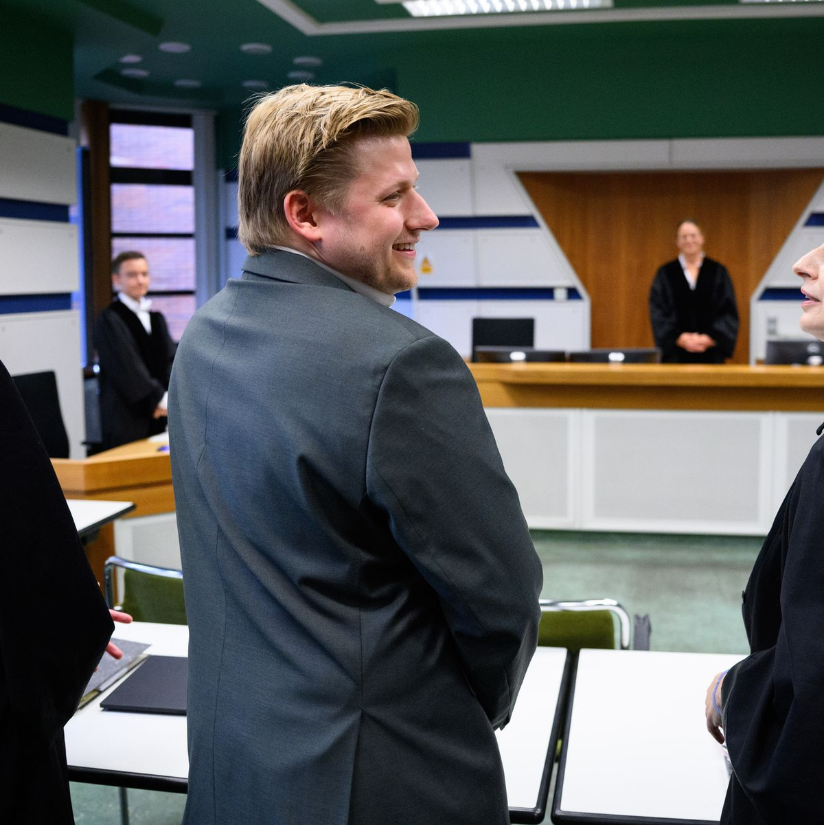 Richterin Wilms vor der Verhandlung. - Foto: Bernd von Jutrczenka/dpa