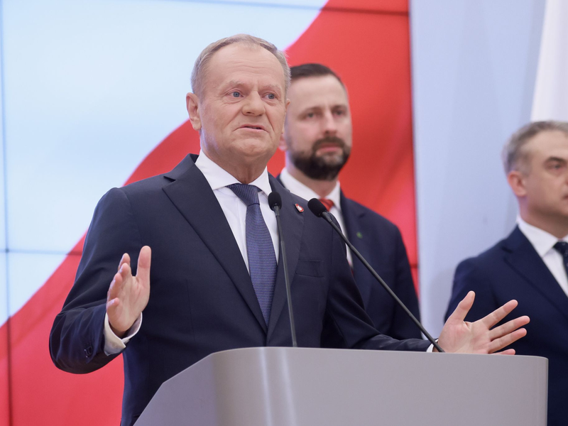 Polens Regierungschef Tusk hat sein Kabinett von 26 auf 21 Ministerposten verkleinert. - Foto: Leszek Szymanski/PAP/dpa