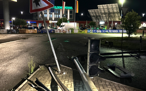 POL-KS: Sattelzug zerstört Ampel am Lohfeldener Rüssel: Zeugen nach Unfallflucht am Rasthof gesucht - Foto: presseportal.de