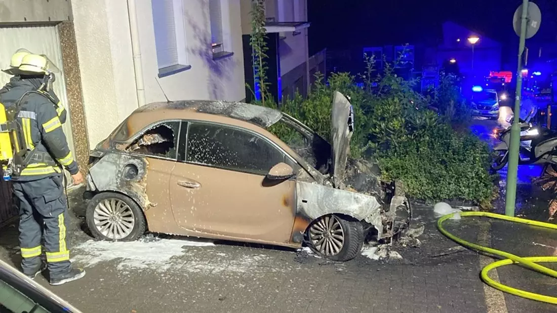 POL-HA: Auto in Flammen - Wer kann Hinweise geben? - Bild: presseportal.de