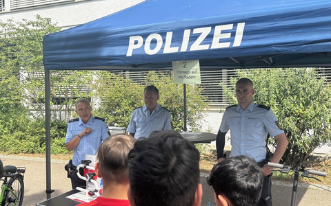 POL-LB: Aktionswoche der Verkehrssicherheit: 280 Schülerinnen und Schüler der Hirschbergschule in Ludwigsburg erleben Unterricht der anderen Art - Foto: presseportal.de