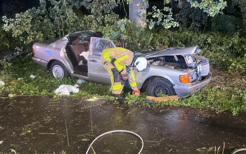 FW Grevenbroich: Verkehrsunfall Nähe Tribünenweg - Eine Person aus Fahrzeug befreit - Foto: presseportal.de
