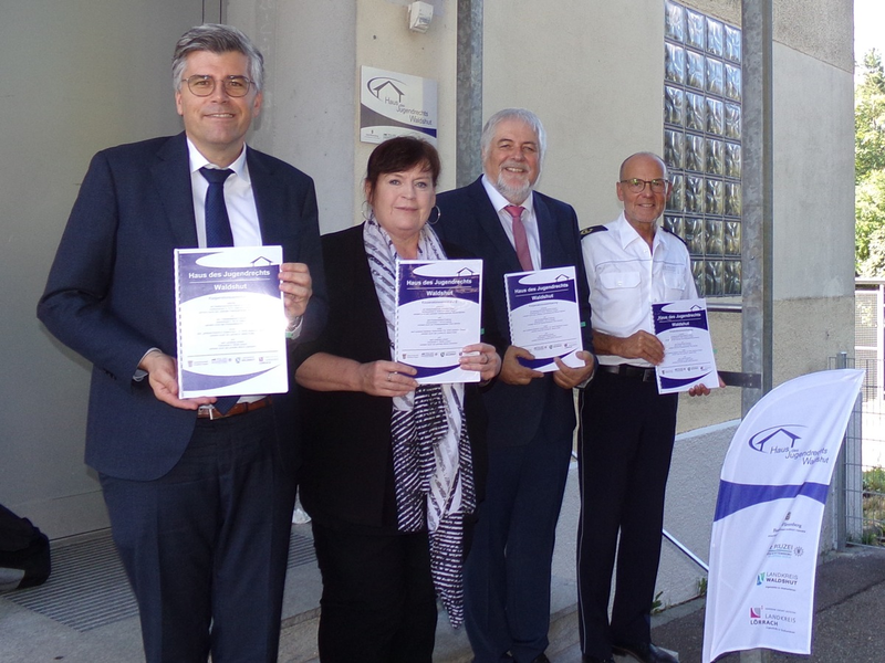 POL-FR: Kooperationsvereinbarung für das Haus des Jugendrechts Waldshut fortgeschrieben - Foto: presseportal.de