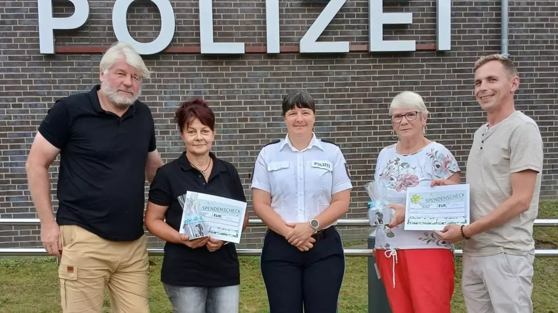 POL-ANK: Polizeirevier Heringsdorf spendet an Tierhöfe - Bild: presseportal.de