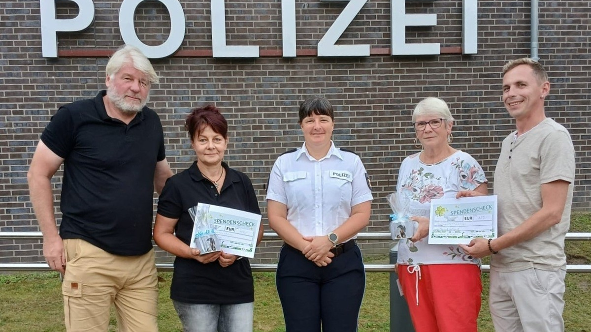 POL-ANK: Polizeirevier Heringsdorf spendet an Tierhöfe - Foto: presseportal.de