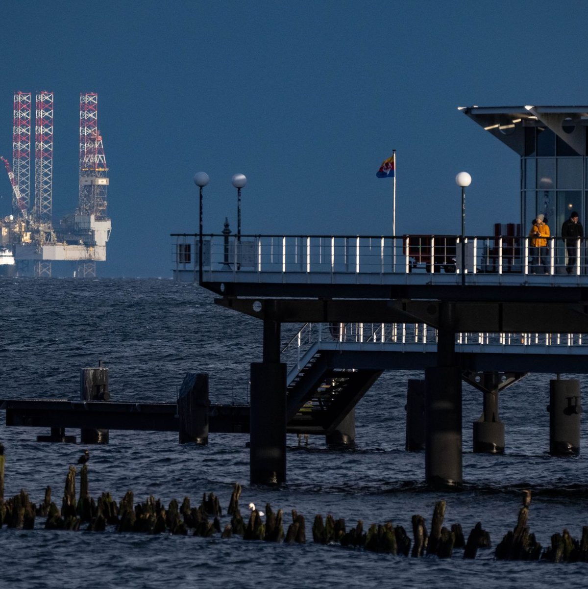 Das Erscheinen einer Bohrplattform in Sichtweite des deutschen Teils der Insel Usedom hatte im vergangenen Jahr für Überraschung gesorgt. - Foto: Stefan Sauer/dpa