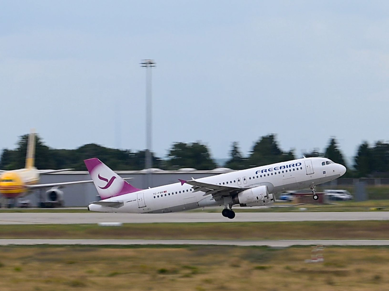 Eine jesidische Familie aus Brandenburg ist abgeschoben worden, obwohl sie erfolgreich gegen die Ablehnung des Asylbescheids geklagt hatte (Archivbild). - Foto: Hendrik Schmidt/dpa