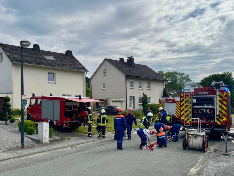 FF Olsberg: Workshop Berufsfeuerwehr bei der Jugendfeuerwehr Olsberg - Foto: presseportal.de