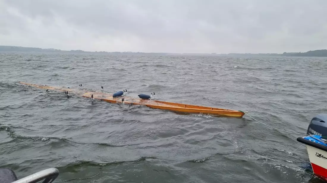 LWSPA M-V: Rettung von fünf Ruderern auf der Binnenmüritz - Wasserschutzpolizei und Wasserrettung im Einsatz - Bild: presseportal.de