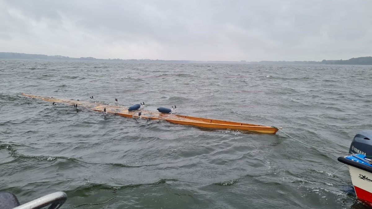 LWSPA M-V: Rettung von fünf Ruderern auf der Binnenmüritz - Wasserschutzpolizei und Wasserrettung im Einsatz - Foto: presseportal.de