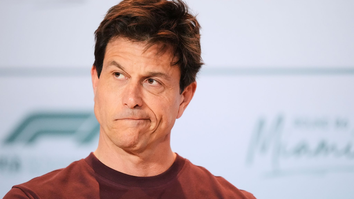 Toto Wolff rechnet bei der Fahrerpaarung für 2026 nicht mit Überraschungen. - Foto: Rebecca Blackwell/AP/dpa