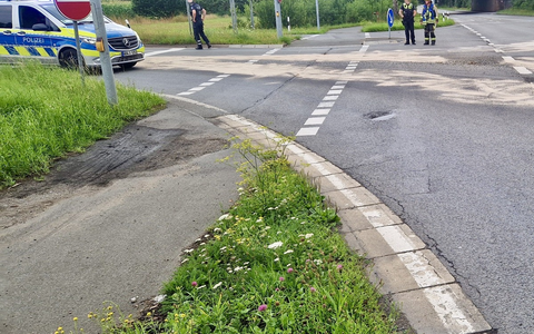 FW Hünxe: Auslaufende Betriebsmittel an der BAB 3 - Foto: presseportal.de