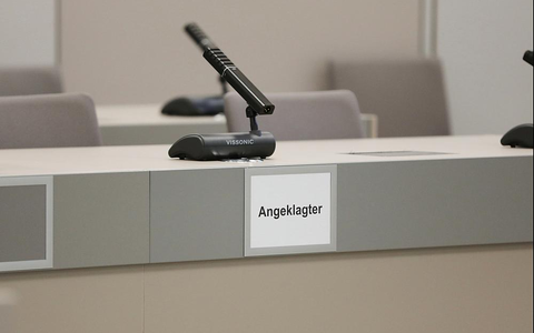 Schild mit der Aufschrift Angeklagter (Archiv) - Foto: über dts Nachrichtenagentur