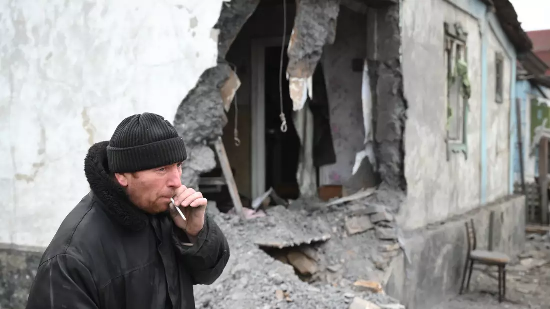 Im russische besetzten Gebiet Donezk gibt es bei Angriffen immer wieder Schäden. (Archivfoto) - Bild: Ilya Pitalev/Sputnik/dpa