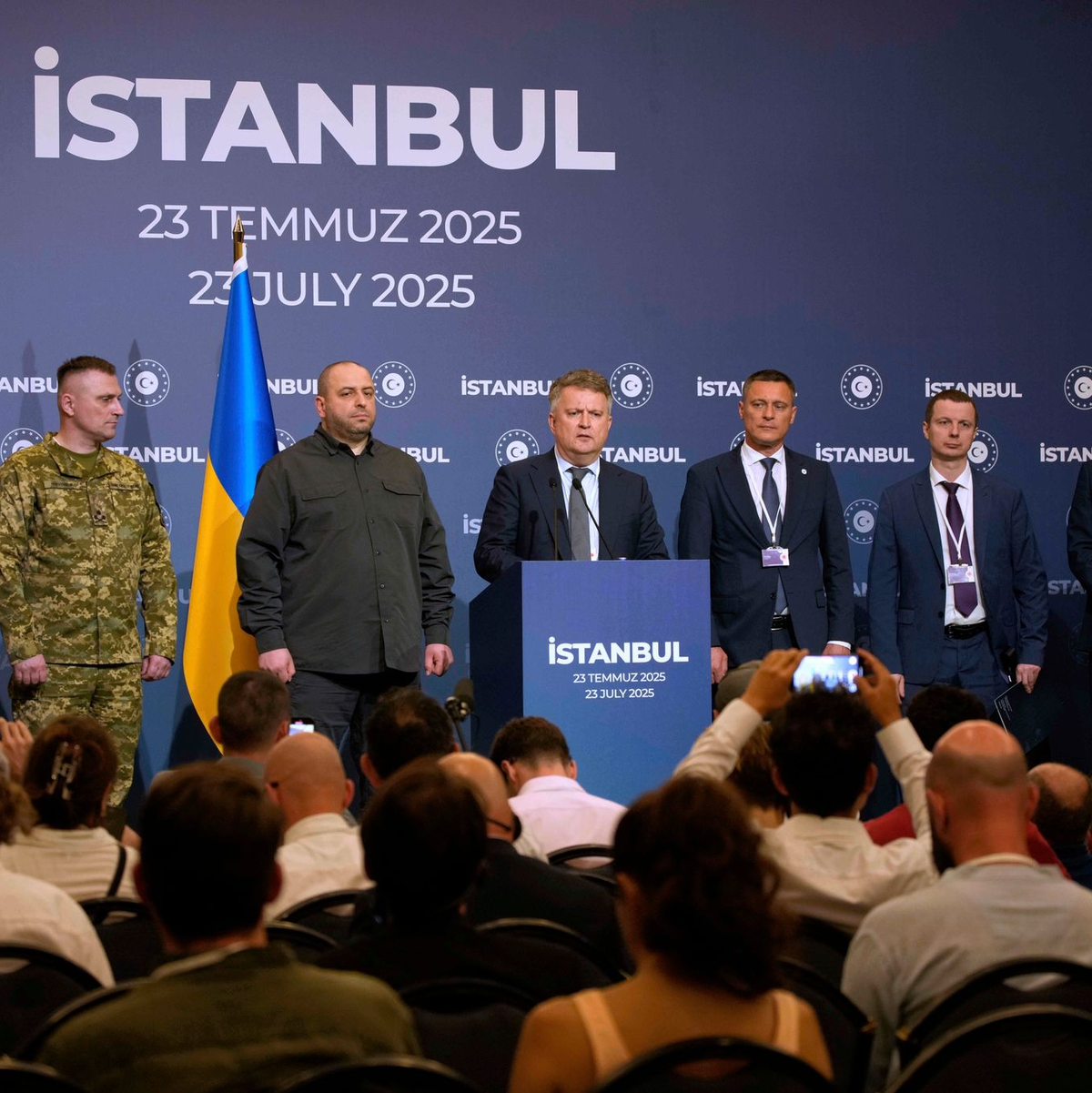 Unterdessen wurde in Istanbul ein neuer Gefangenenaustausch vereinbart.  - Foto: Emrah Gurel/AP/dpa