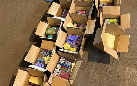 ZOLL-E: Zollfahndung und Staatsanwaltschaft Kleve/ Schmuggel und Handel von illegalen Vapes aufgedeckt / über 3,3 Tonnen illegale Vapes sichergestellt - Foto: presseportal.de