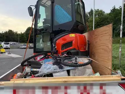 HZA-BI: Minibagger ohne Zolldokumente/Bielefelder Zoll entdeckt Schmuggelversuch auf der A2 bei Hamm - Foto: presseportal.de