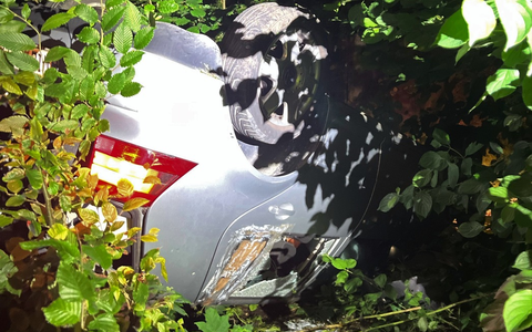 POL-SI: Pkw landet bei Verfolgungsfahrt auf dem Autodach - Polizei nimmt zwei Männer fest -#polsiwi - Foto: presseportal.de