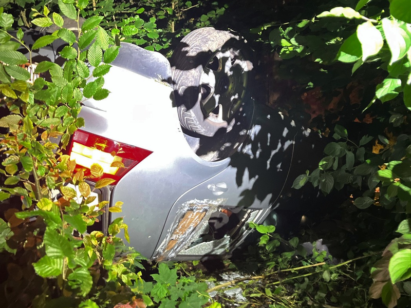 POL-SI: Pkw landet bei Verfolgungsfahrt auf dem Autodach - Polizei nimmt zwei Männer fest -#polsiwi - Foto: presseportal.de