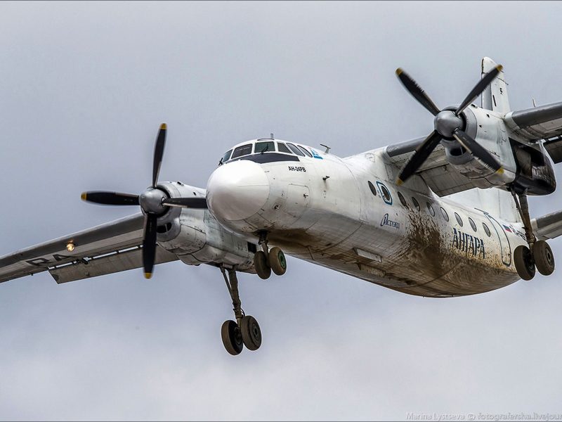 Die An-24 der Fluggesellschaft Angara hatte fast 50 Jahre auf dem Buckel. (Archivbild) - Foto: Marina Lystseva/AP/dpa