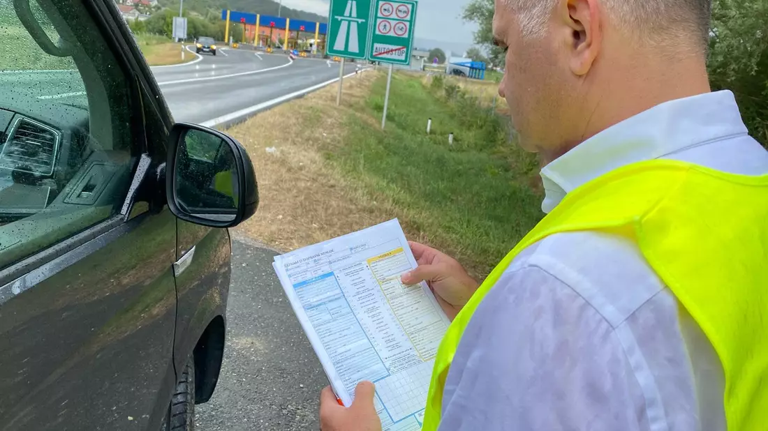 Urlaubsfahrt mit Hindernissen: Was ist beim Unfall zu tun? / Warnweste nicht vergessen / Unfallbericht: Unterschiedliche Beweiskraft in unterschiedlichen Ländern / Zuhause oder im Ausland reparieren? - Bild: presseportal.de