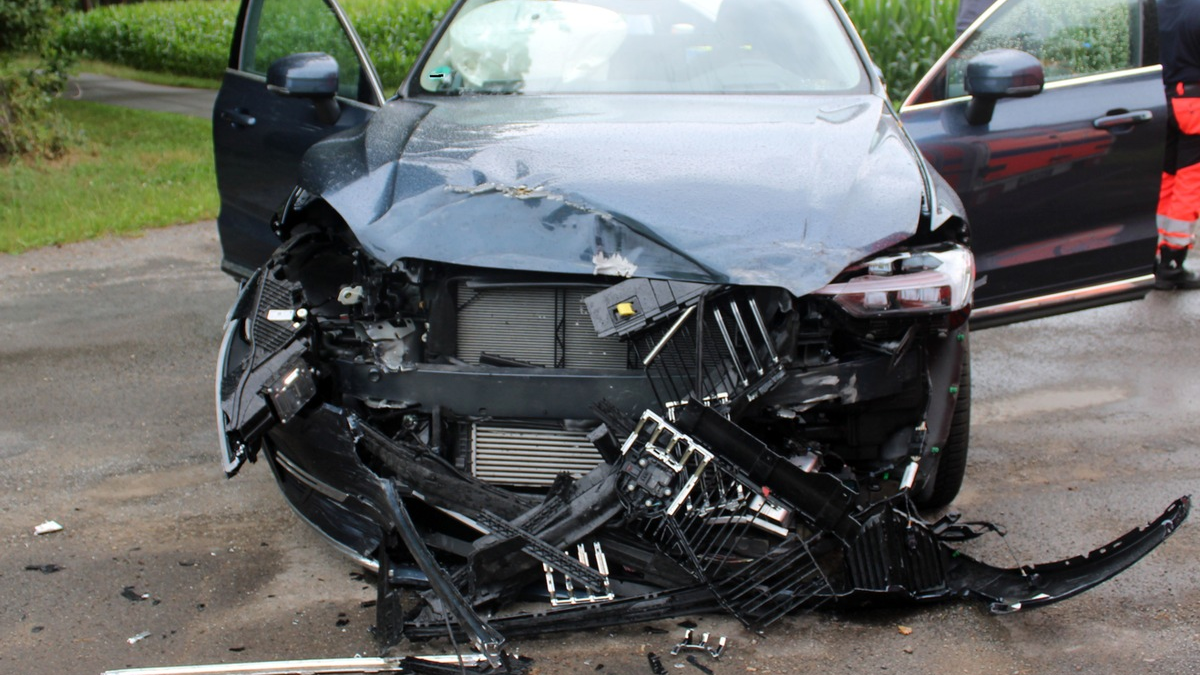 POL-MI: Drei Verletzte bei Unfall - Foto: presseportal.de