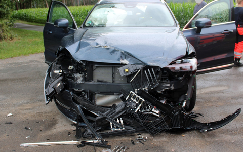 POL-MI: Drei Verletzte bei Unfall - Foto: presseportal.de