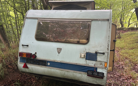 POL-KI: 250724.1 Giekau / Engelau: Wohnwagen illegal in Waldstück entsorgt - Foto: presseportal.de