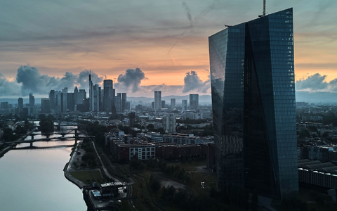 Die EZB hat den Einlagenzins in Serie gesenkt, die Inflation ist abgeflaut - Foto: Michael Probst/AP/dpa
