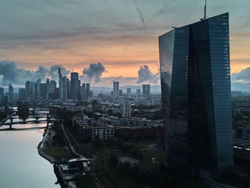 Die EZB hat den Einlagenzins in Serie gesenkt, die Inflation ist abgeflaut - Foto: Michael Probst/AP/dpa
