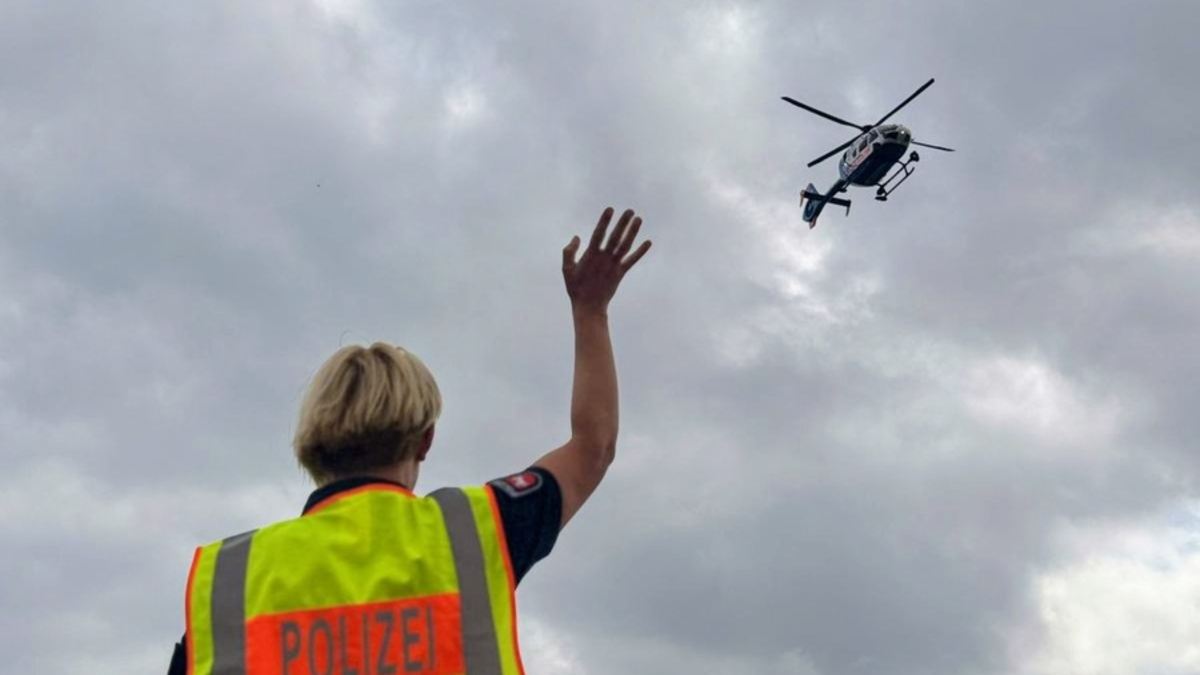 POL-WHV: Polizeihubschrauber landet spontan auf Wangerooge - unvergessliches Ferienpass-Erlebnis für 20 Kinder - Foto: presseportal.de