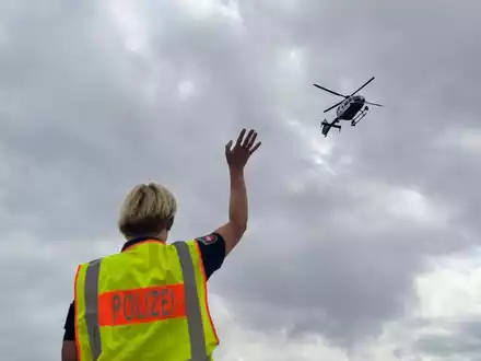 POL-WHV: Polizeihubschrauber landet spontan auf Wangerooge - unvergessliches Ferienpass-Erlebnis für 20 Kinder - Foto: presseportal.de