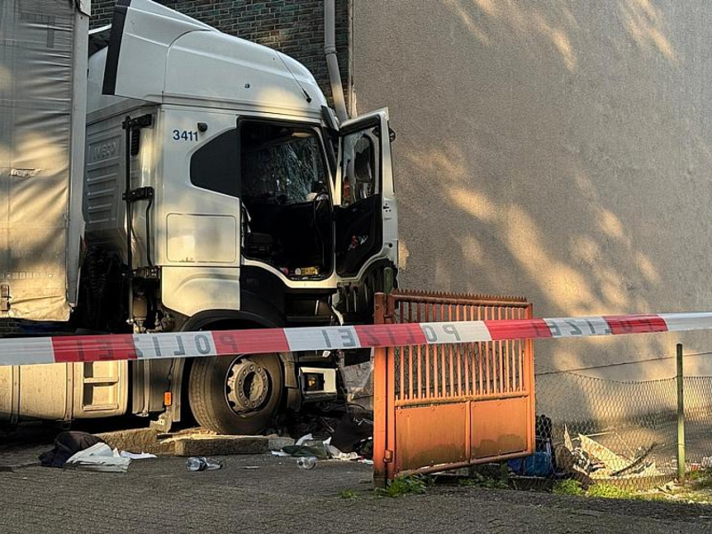 Unfall auf Flugstraße am 24.07.2025 - Foto: Polizei Oberhausen,  Text: über dts Nachrichtenagentur