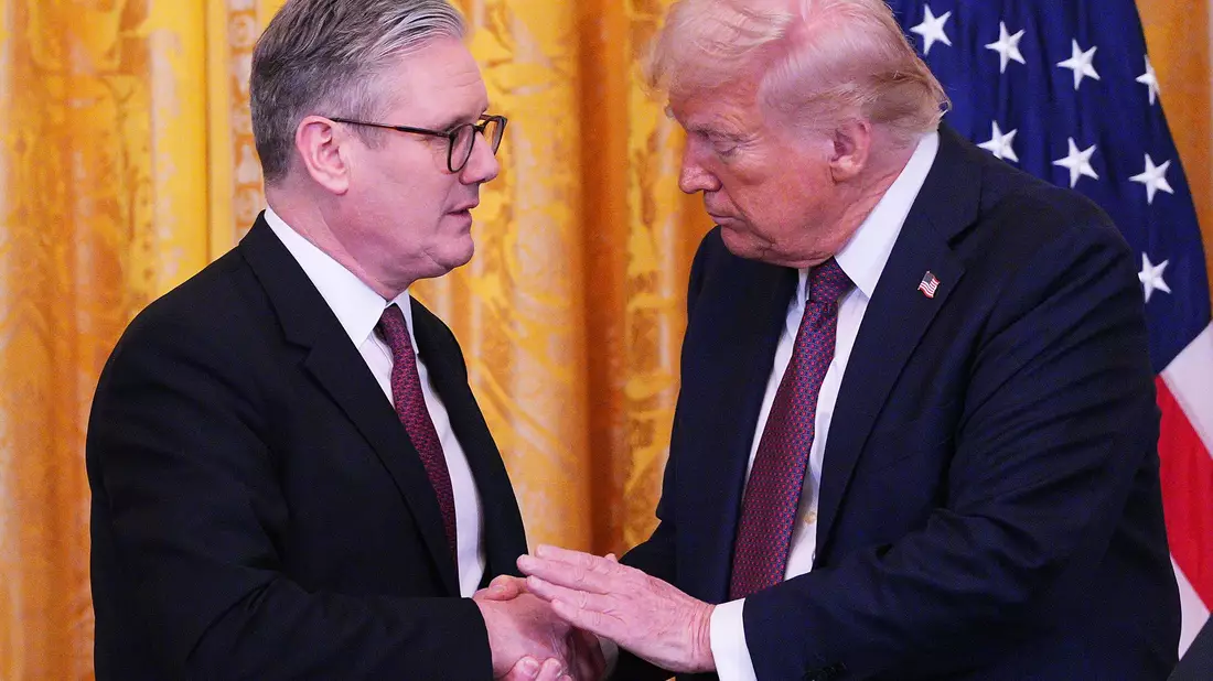 Donald Trump (r.) und Keir Starmer pflegen einen engen Austausch. (Archivbild) - Bild: Carl Court/PA Wire/dpa