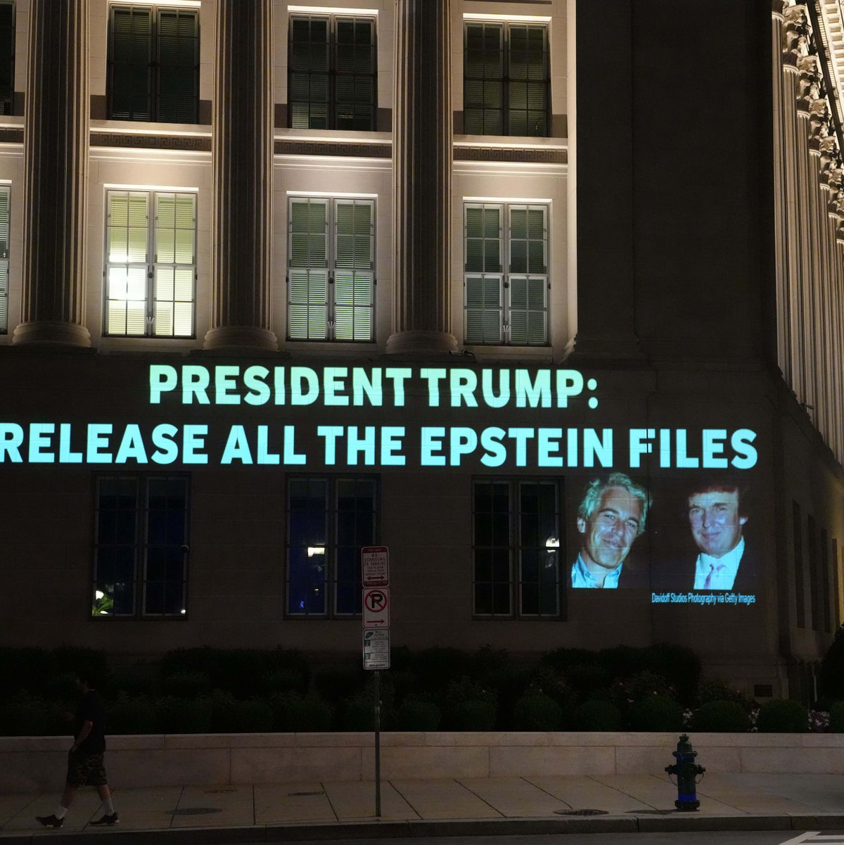 Kritiker - auch aus den eigenen Reihen - fordern von Trump, die Epstein-Akten offenzulegen. (Archivbild) - Foto: Andrew Leyden/ZUMA Press Wire/dpa