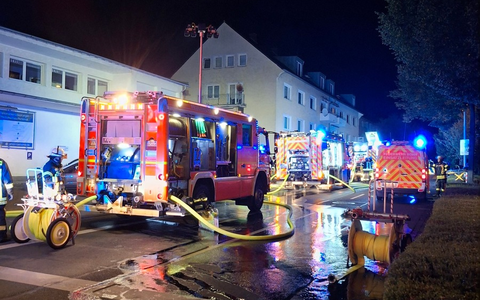FW-BN: Brand an Gewerbeobjekt - Flammen greifen auf Gebäudeinneres über - Foto: presseportal.de