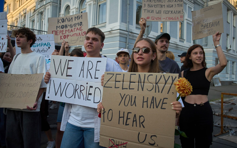 Seit Tagen gab es Proteste in Kiew und anderen Städten gegen die Beschneidung der Vollmachten der Anti-Korruptionsbehörden.  - Foto: Efrem Lukatsky/AP/dpa