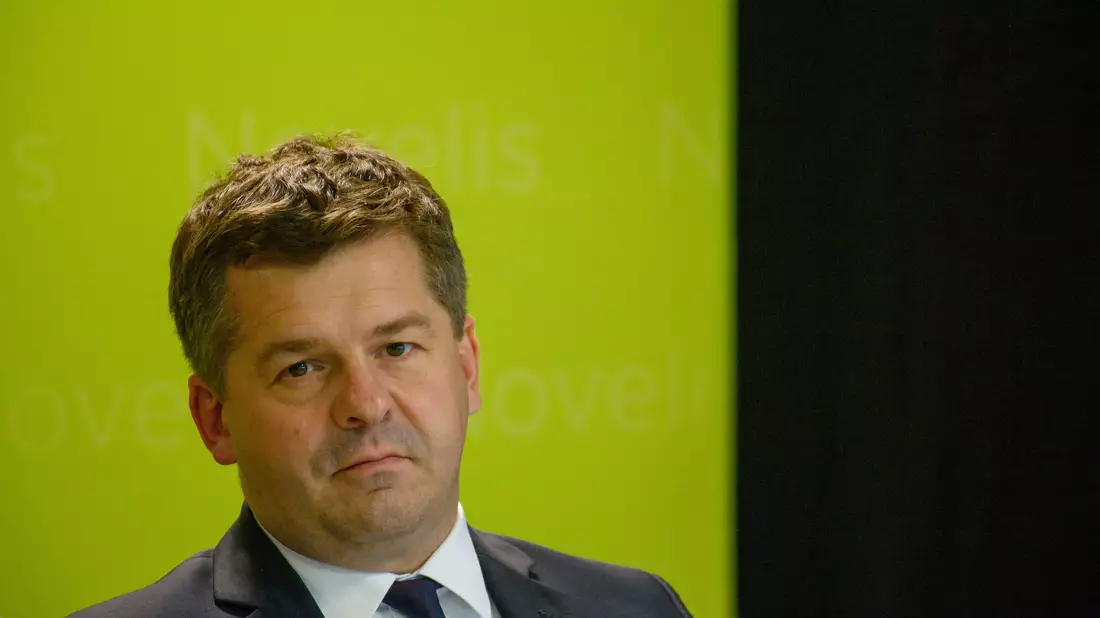 Sachsen-Anhalts Wirtschaftsminister Sven Schulze ist nicht überrascht vom endgültigen Intel-Aus. (Archivbild) - Bild: Klaus-Dietmar Gabbert/dpa