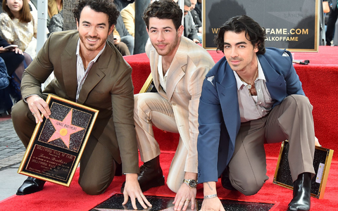Kevin, Nick und Joe Jonas wurden jung berühmt - und mit unangemessenen Fragen konfrontiert. (Archivbild) - Foto: Jordan Strauss/Invision via AP/dpa