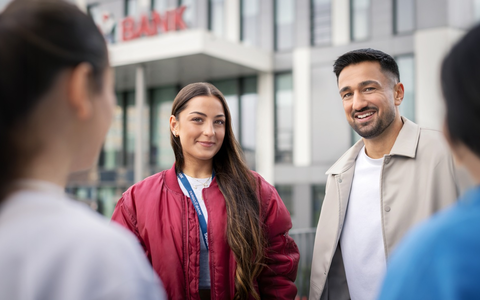 238 Auszubildende und Duale Studenten starten bei der TARGOBANK - Foto: presseportal.de 238 Auszubildende und Duale Studenten starten bei der TARGOBANK - Foto: presseportal.de